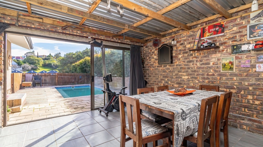 4 Bedroom Property for Sale in Knysna Central Western Cape